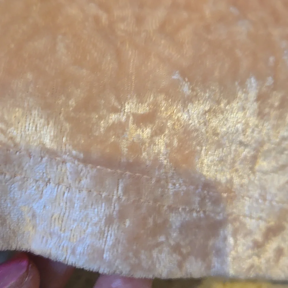 Victoria's Secret Elegant Blush Crushed Velvet/Silky Bottoms Set - Picture 5 of 9